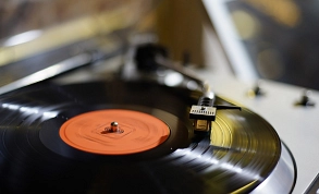 Pixabay music-player-7792956_1920.jpg